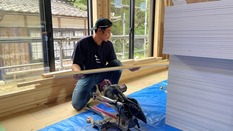 仕事中の濱田拓大さん